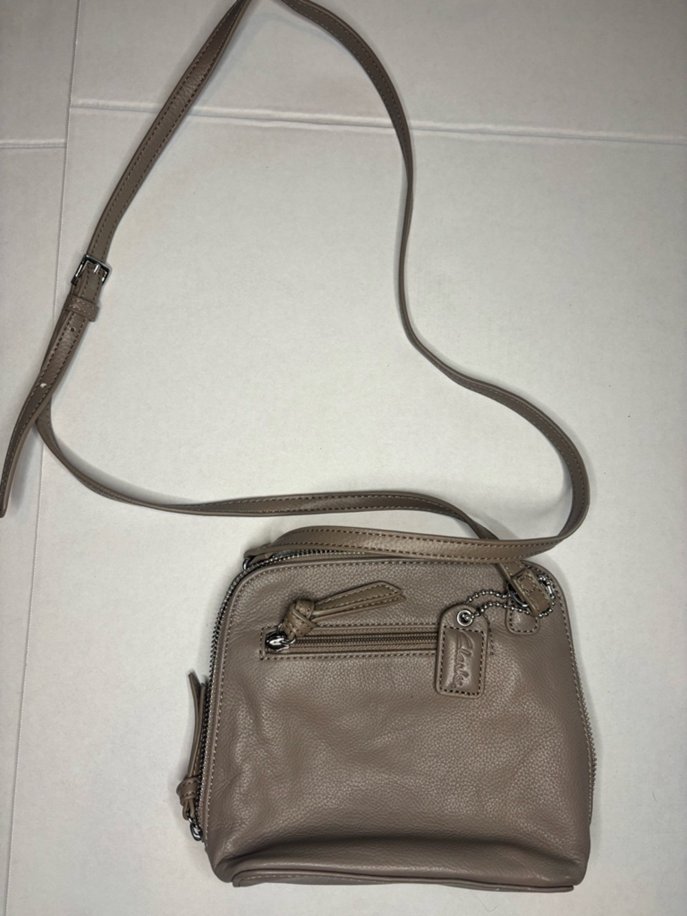 Clark’s genuine leather cross body purse brown with lots of pockets